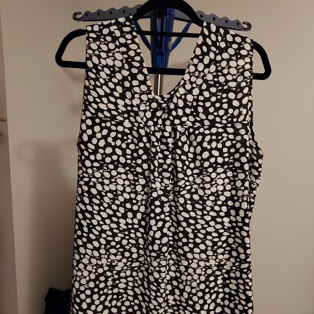 Molly and Isadora Sleveless Black Ivory Flowy Blouse